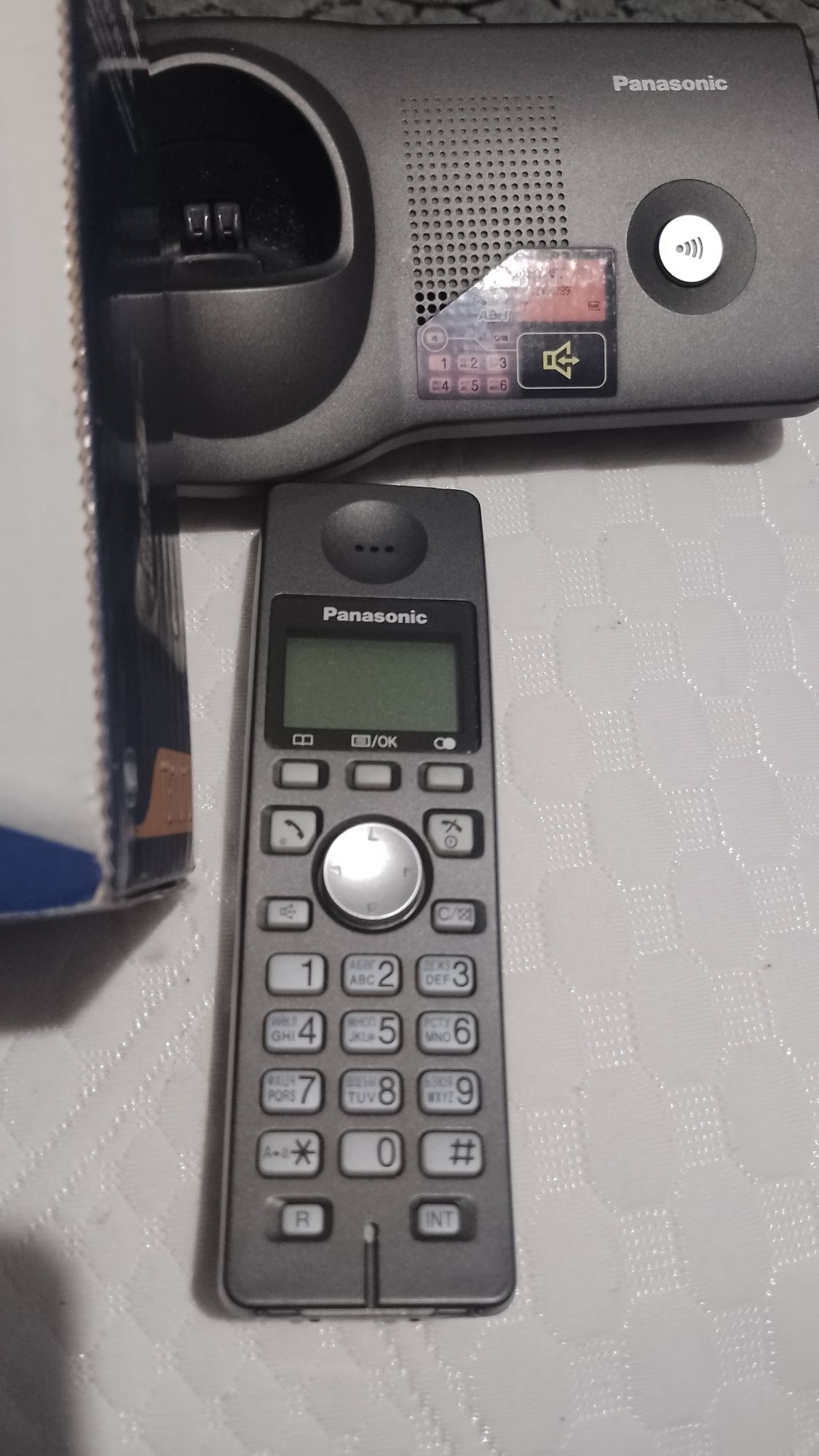 Продам два радио телефона Panasonic  600гр