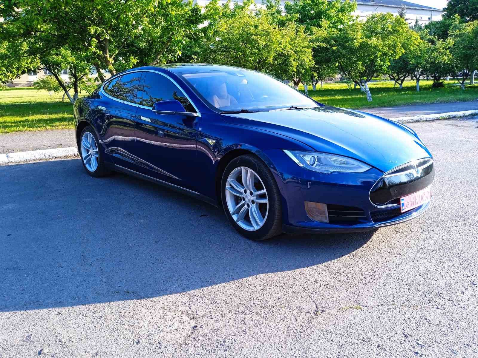 Tesla model S 2016