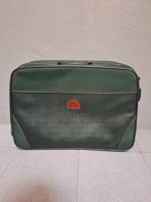 Mala de viagem verde