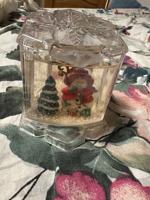 Śnieżynkowa kula świąteczna