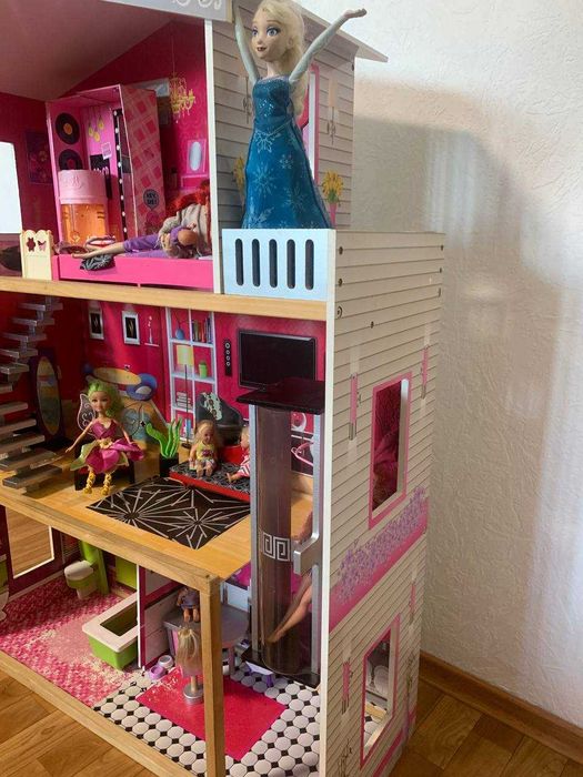 Большой кукольный домик в идеальном состоянии!