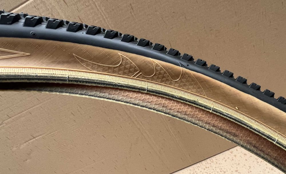 Opona 26" CHAO YANG 47-559 GRAVEL MTB NOWA 26x1,95"  Brązowy bok