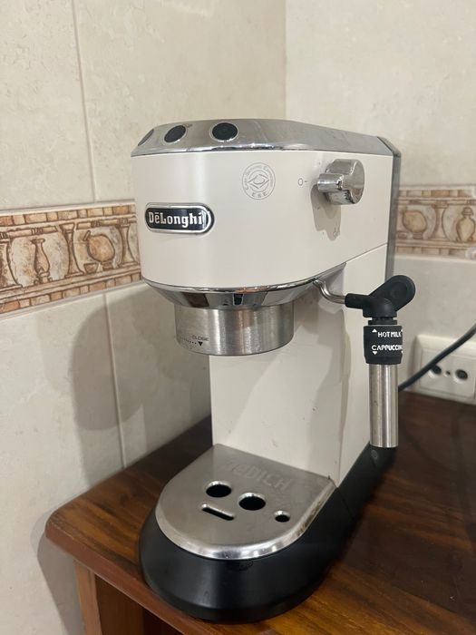 Máquina de café DeLonghi Dedica Style Branca