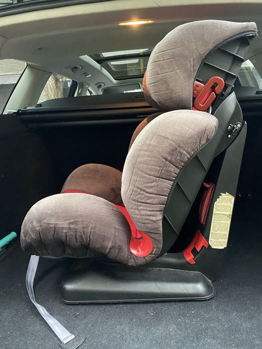 Дитяче автокрісло newbuddy в машину