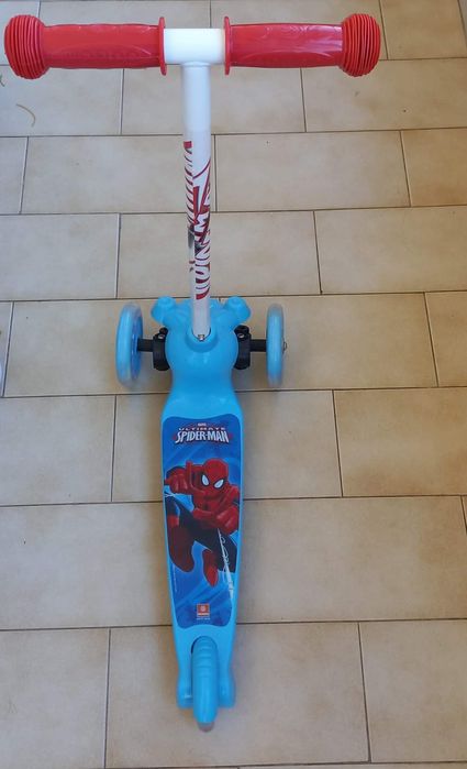 Vende se trotinete  do homem aranha nova