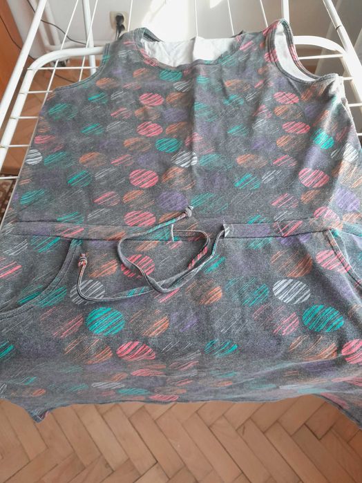 Siwa sportowa sukienka w duże kolorowe kółka, rozmiar 40