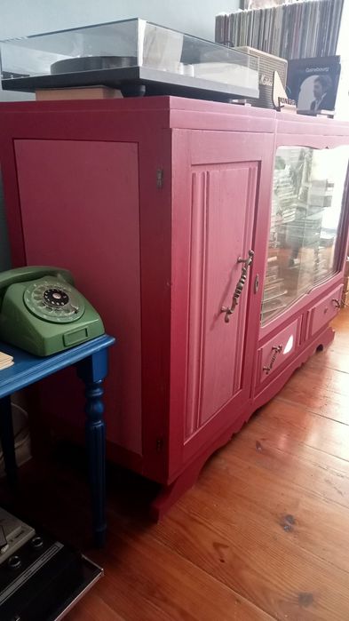 Móvel vintage aparador (oferta de mesa na compra do móvel)