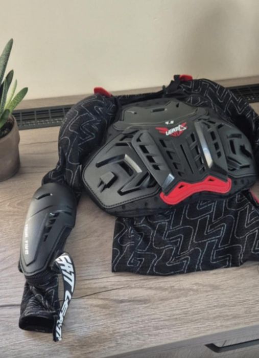 LEATT BODY PROTECTOR 4.5 Koszulka z ochraniaczami na motocykl, rower
