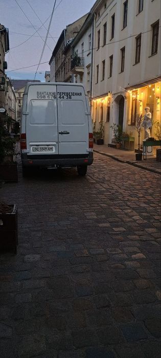 Вантажні перевезення. Переїзд. Доставка. Вантажне таксі