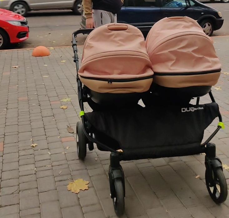 Продам коляску для двійні