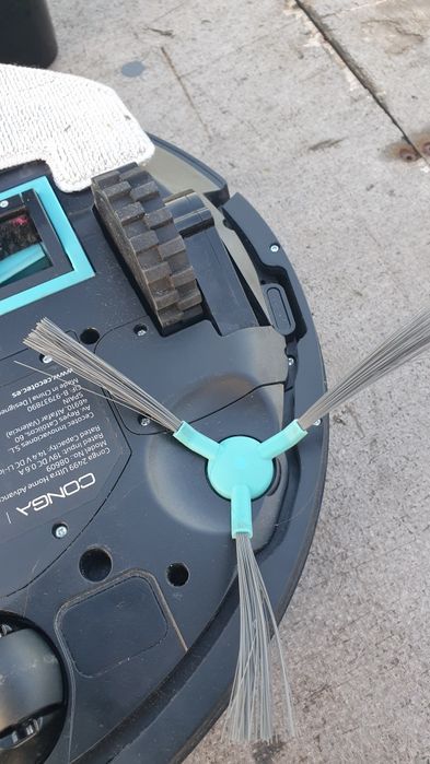 Robot sprzątający odkurzacz conga 2499