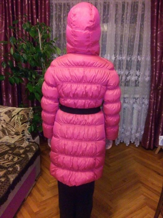 Пуховик для девочки  JUNIOR SNOWIMAGE в отличном состоянии.