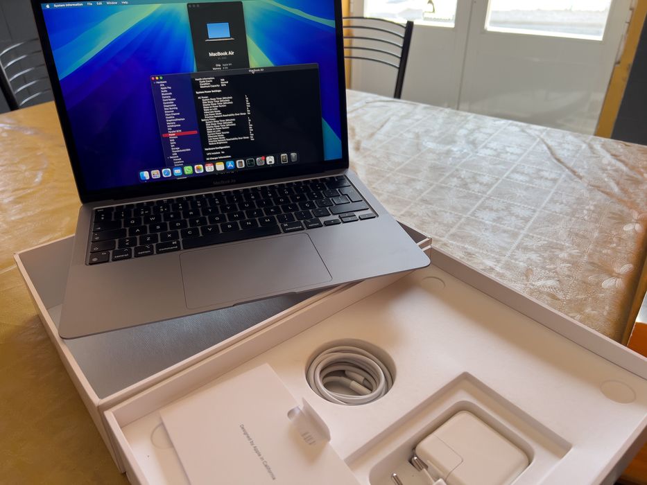 MacBook Air 13” M1 | 256GB SSD | 8GB RAM | Excelente estado + cx/accs