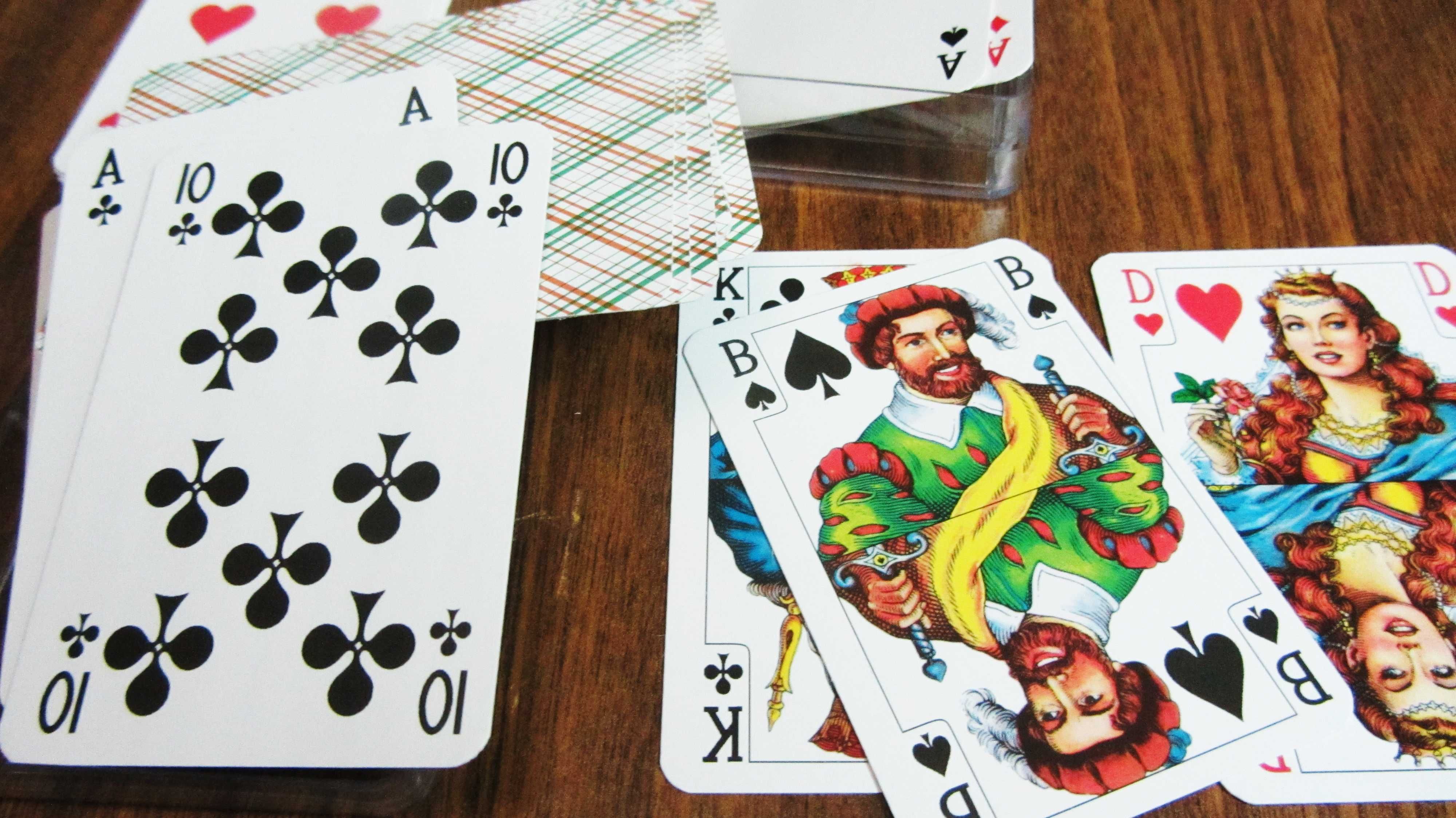 Игральные карты картонные колода 36 карт в пластиковом кейсе