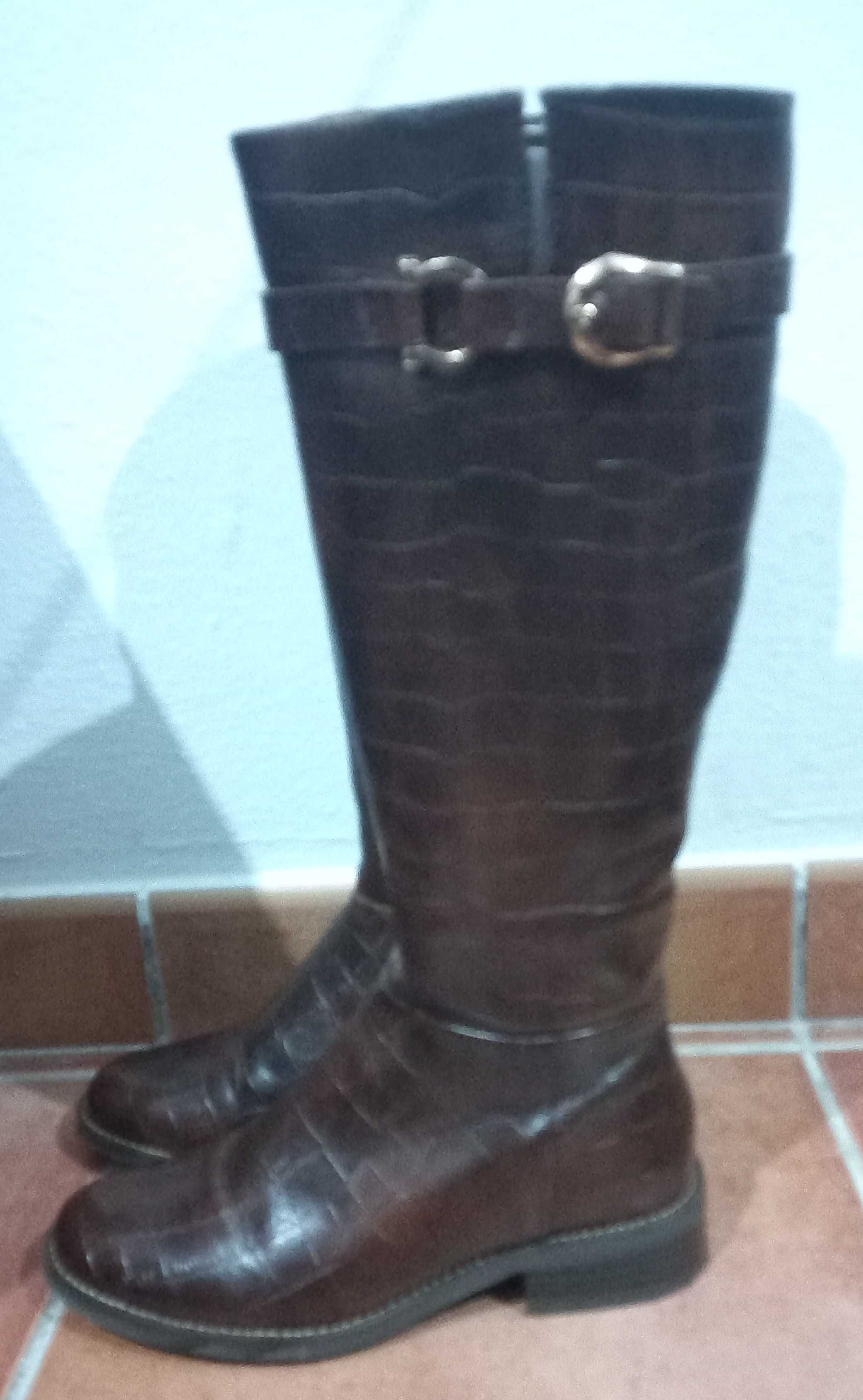 Botas castanhas rasas