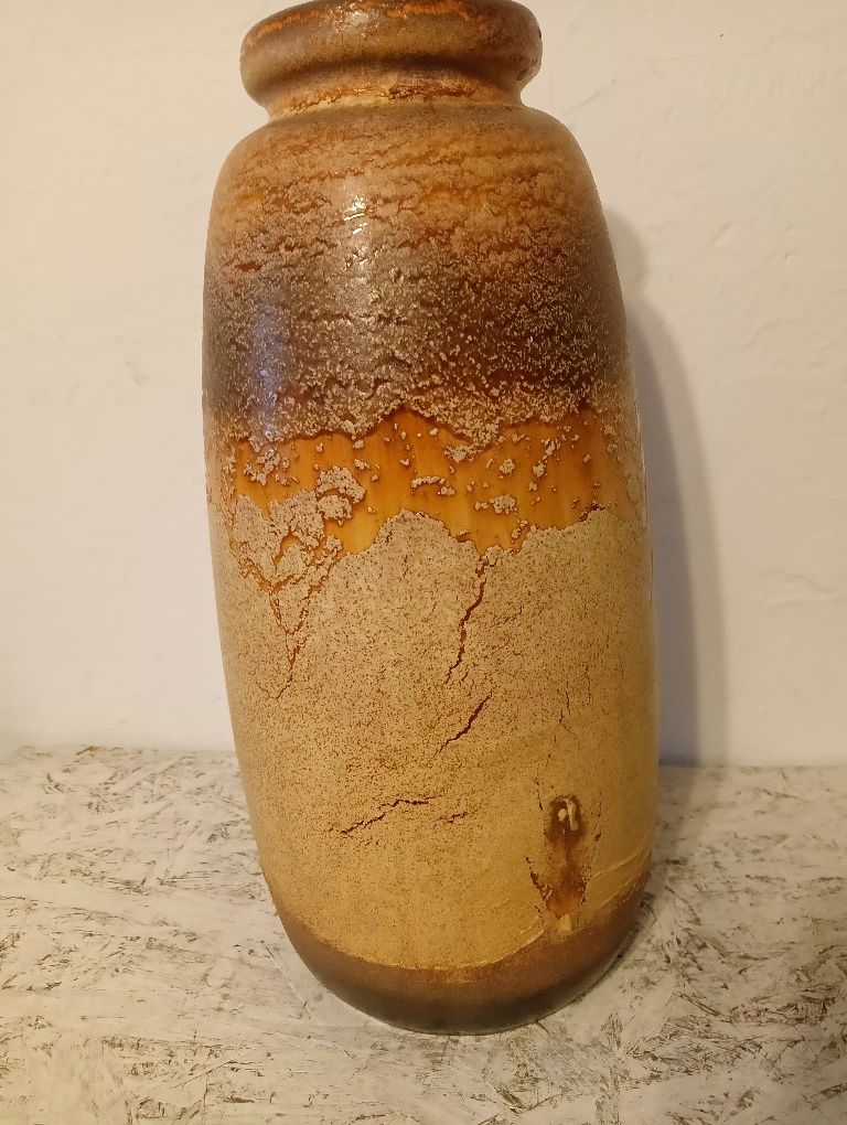 Zabytkowy wazon podłogowy z lawą