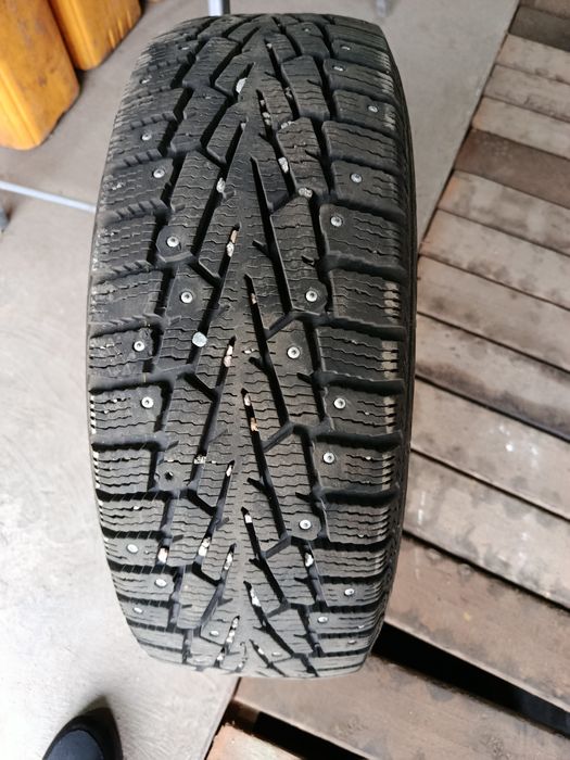 Продам шини 195-60-р15 шипованая,4колеса,комплект.