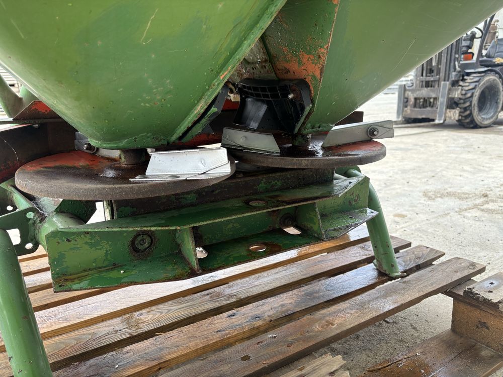 Rozsiewacz nawozu amazone ZA-F ( 2x hydraulika, koła)