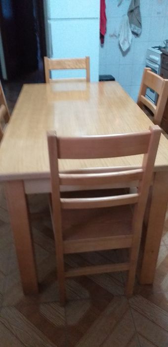 Mesa de cosinha com 4 cadeiras