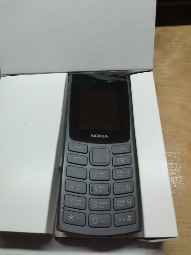 Nokia 105 кнопочный телефон