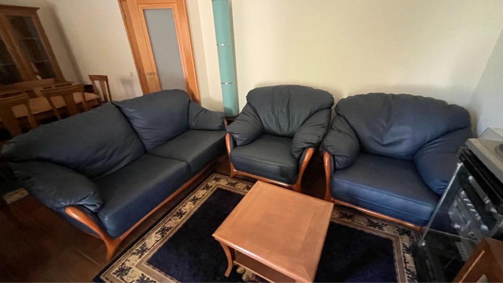 Sofás em couro em boa qualidade