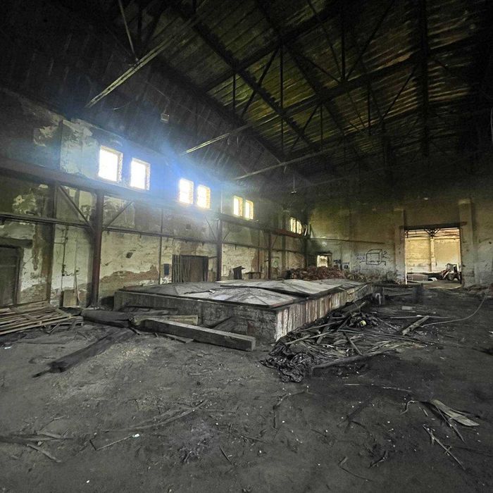 Шпоновий завод на трасі І.Франківськ - Львів