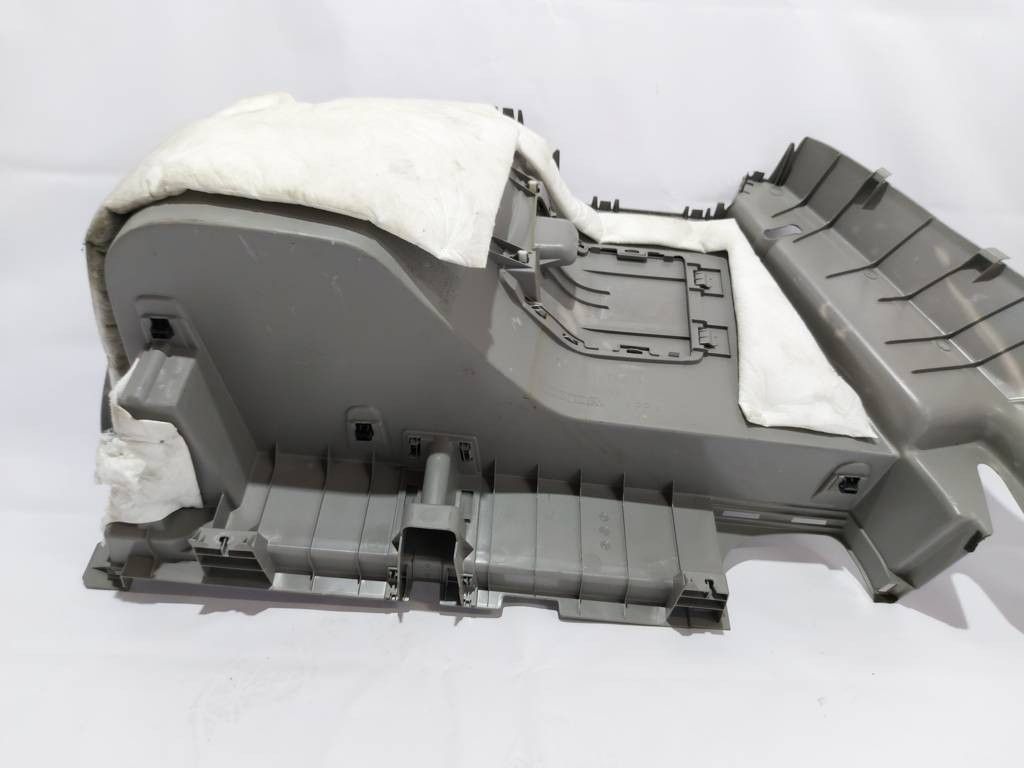 Обшивка багажного отделения правая  Honda Insight `10-11  (84601TM8A02
