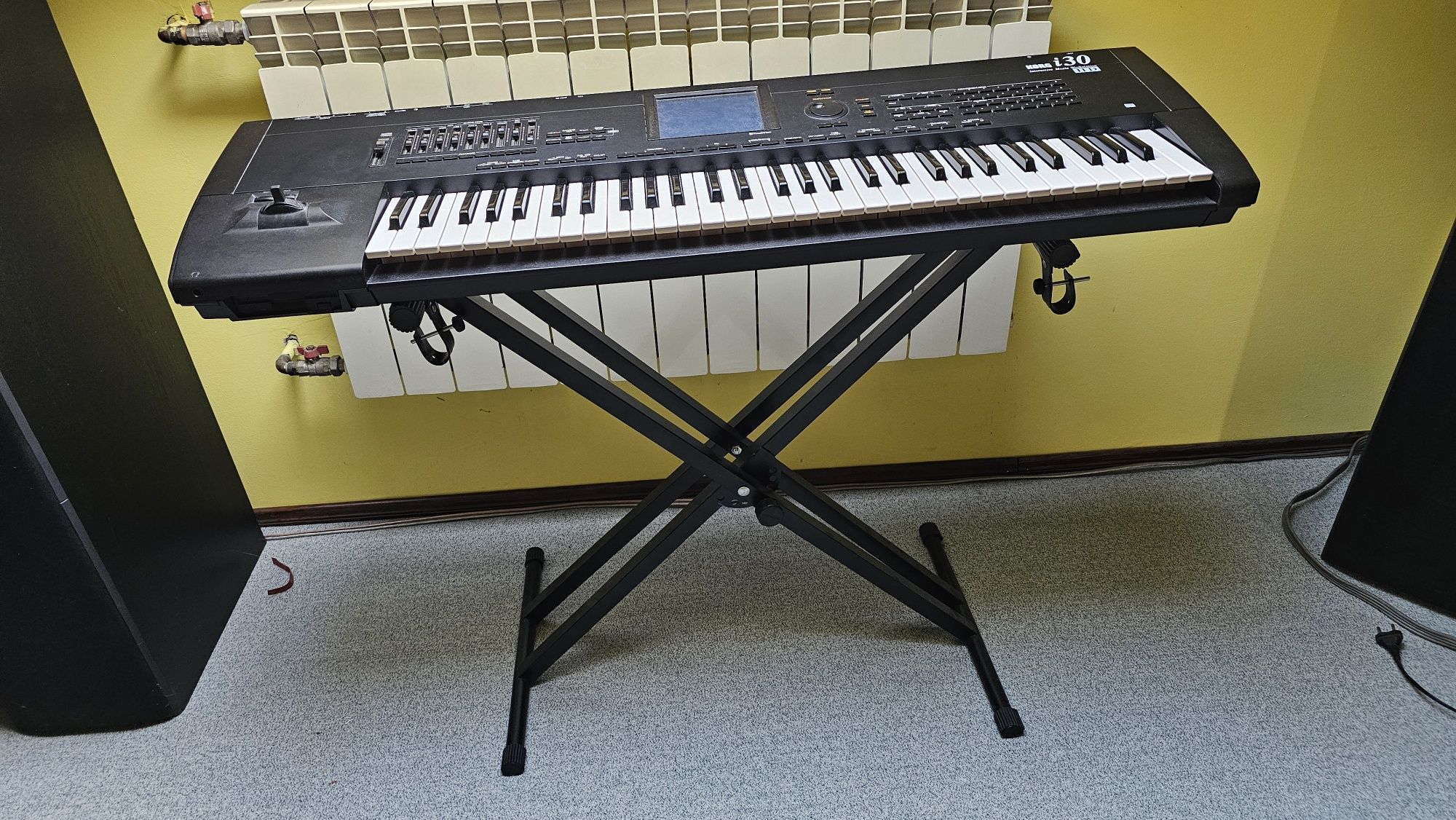 Korg i30 HD keyboard workstation