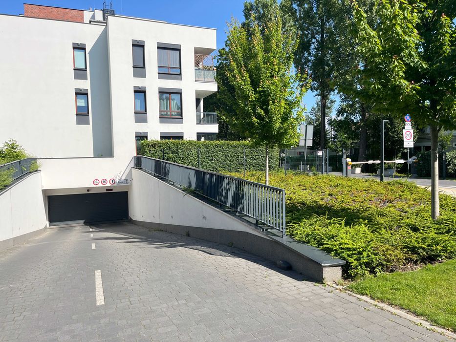 Miejsce Parkingowe w Hali z Szafą 6m2: ul. Fort Służew 1, Ursynów