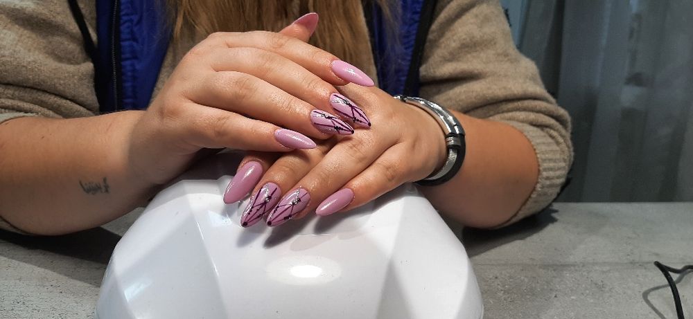 Манікюр, педикюр, нарощування, корекція