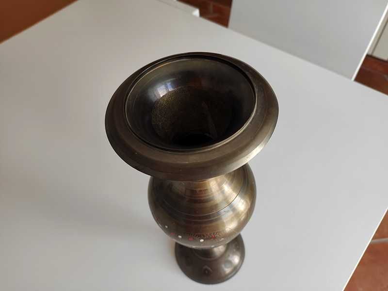 Jarra antiga com decorações