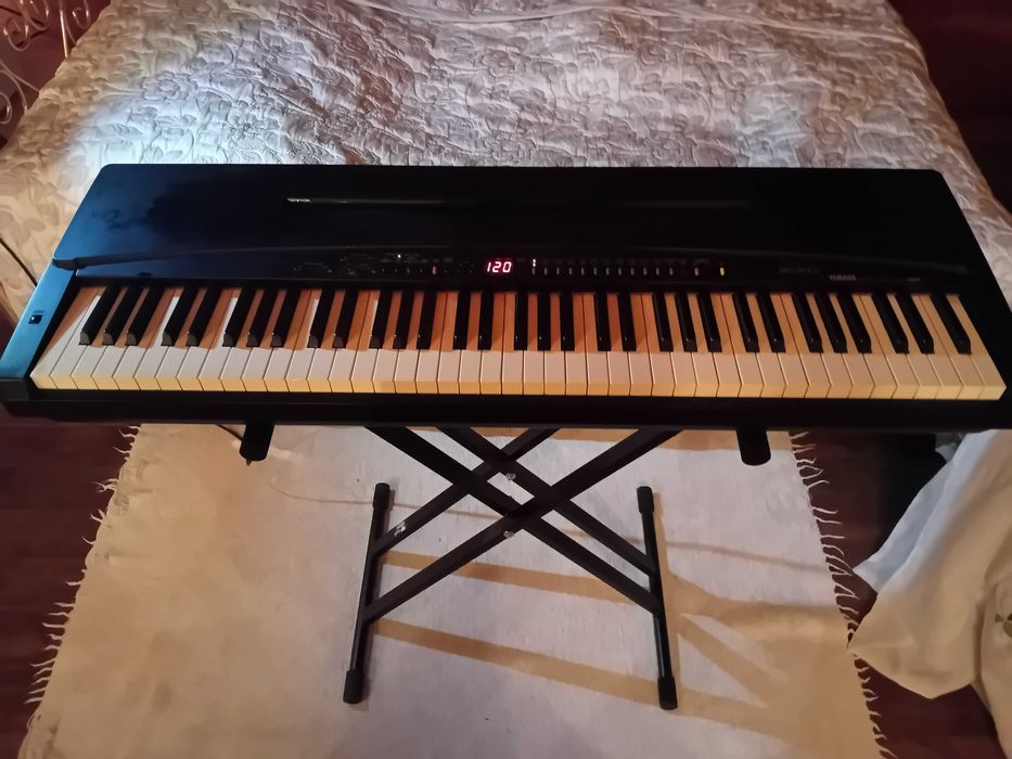 Pianino elektryczne cyfrowe Yamaha Mewes YFP- 70
