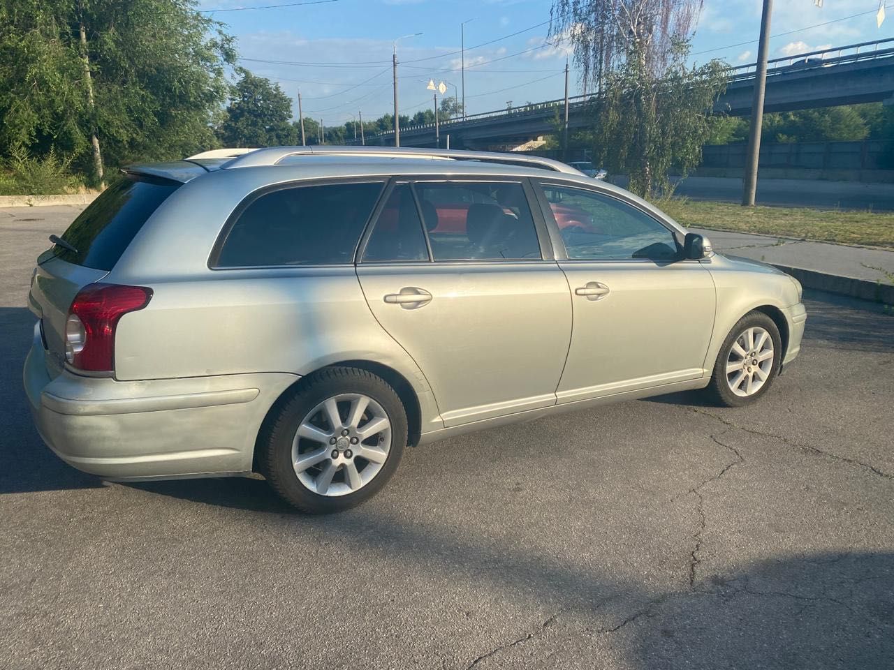 TOYOTA AVENSIS 2007 4*4 Official