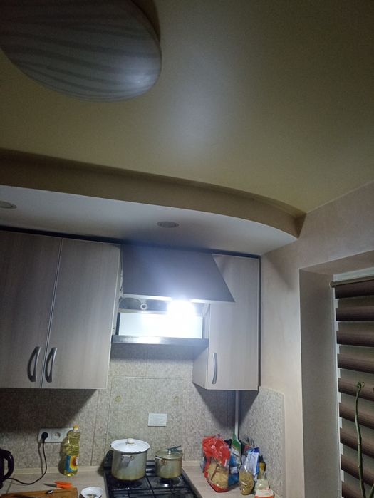 Більше 9 годин працює.Нові, Супер якісні  акумуляторні лампи