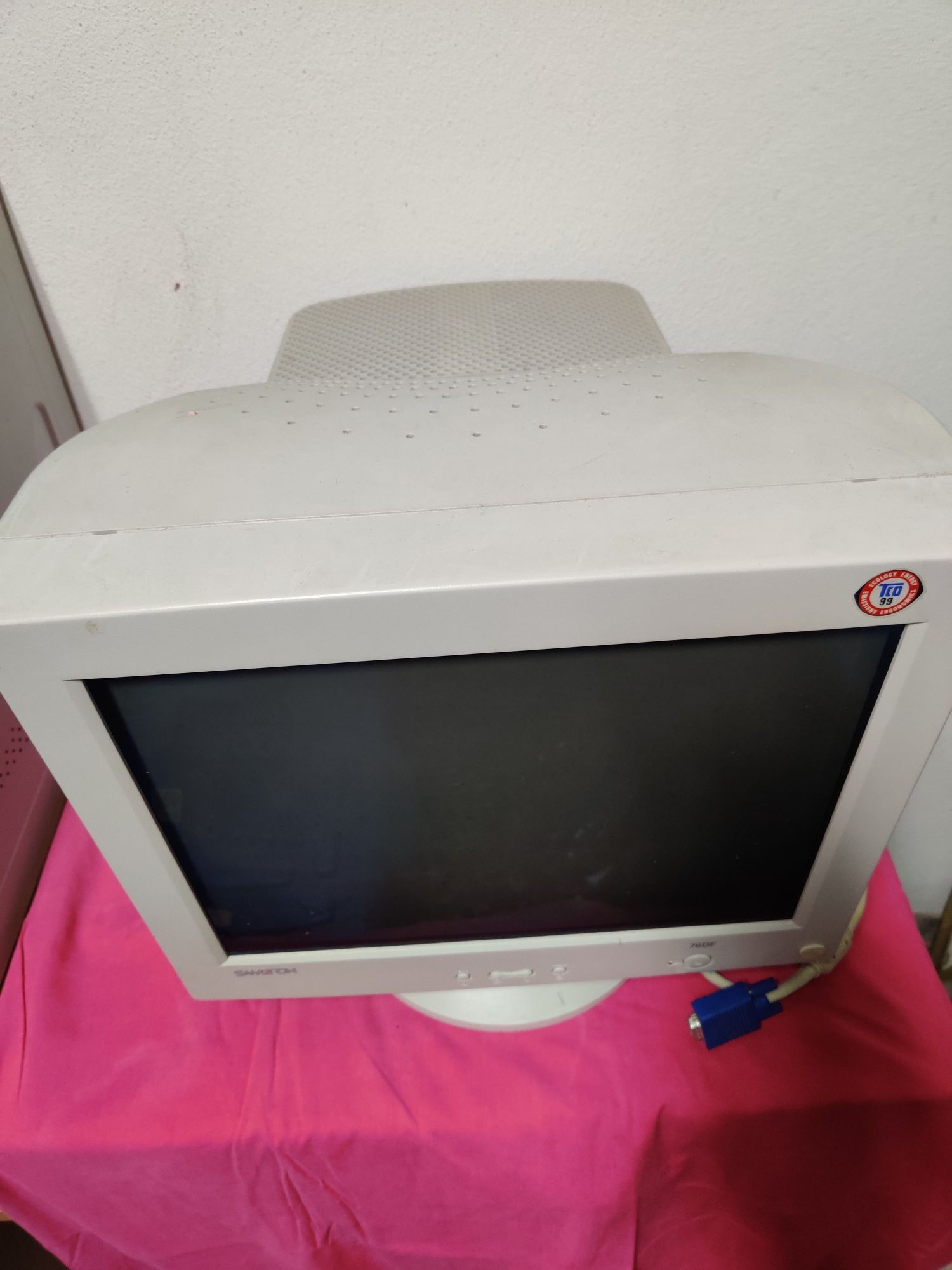 Monitor CRT a funcionar