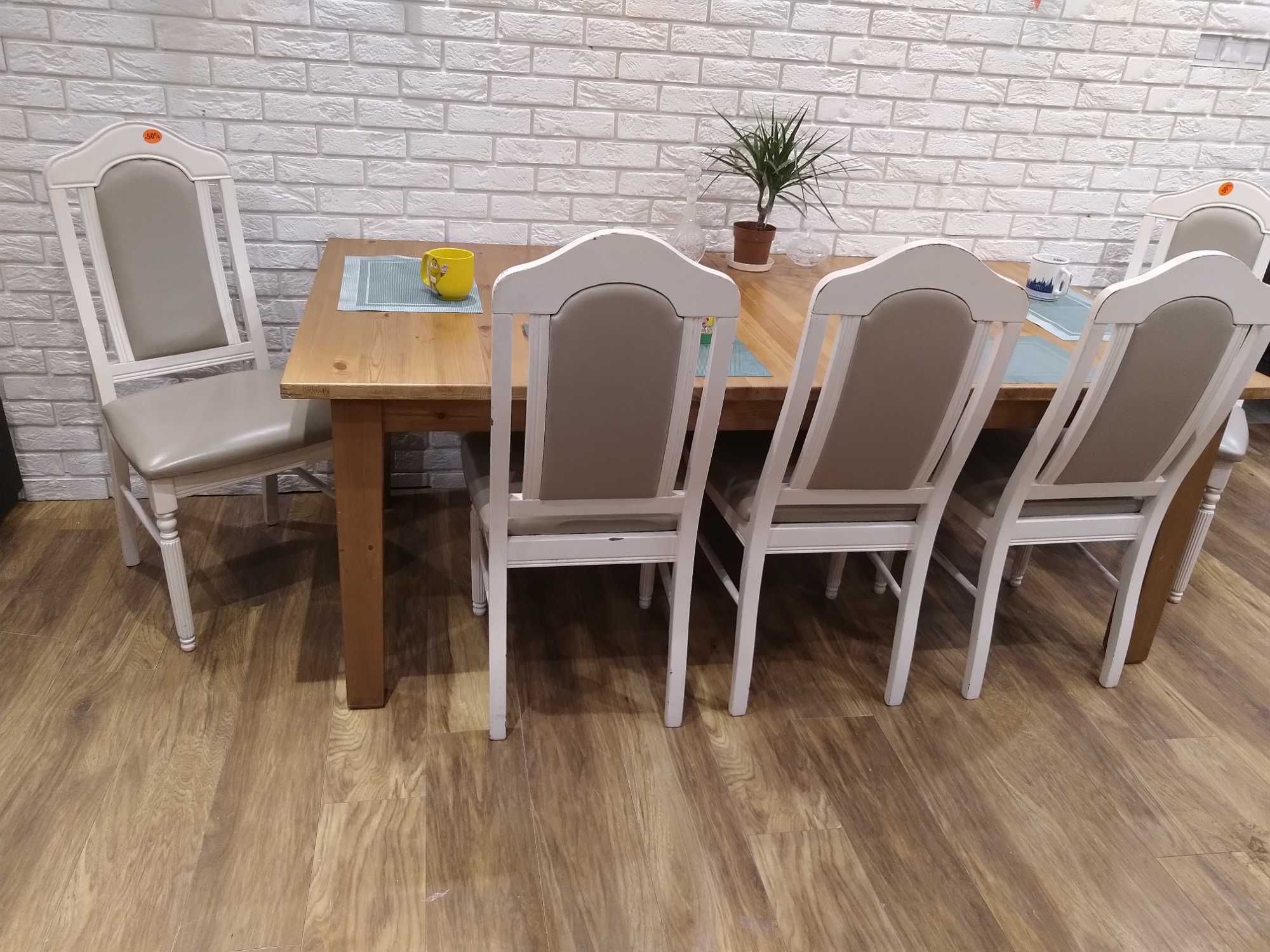 Zestaw  drewniany stół plus 5 krzeseł
