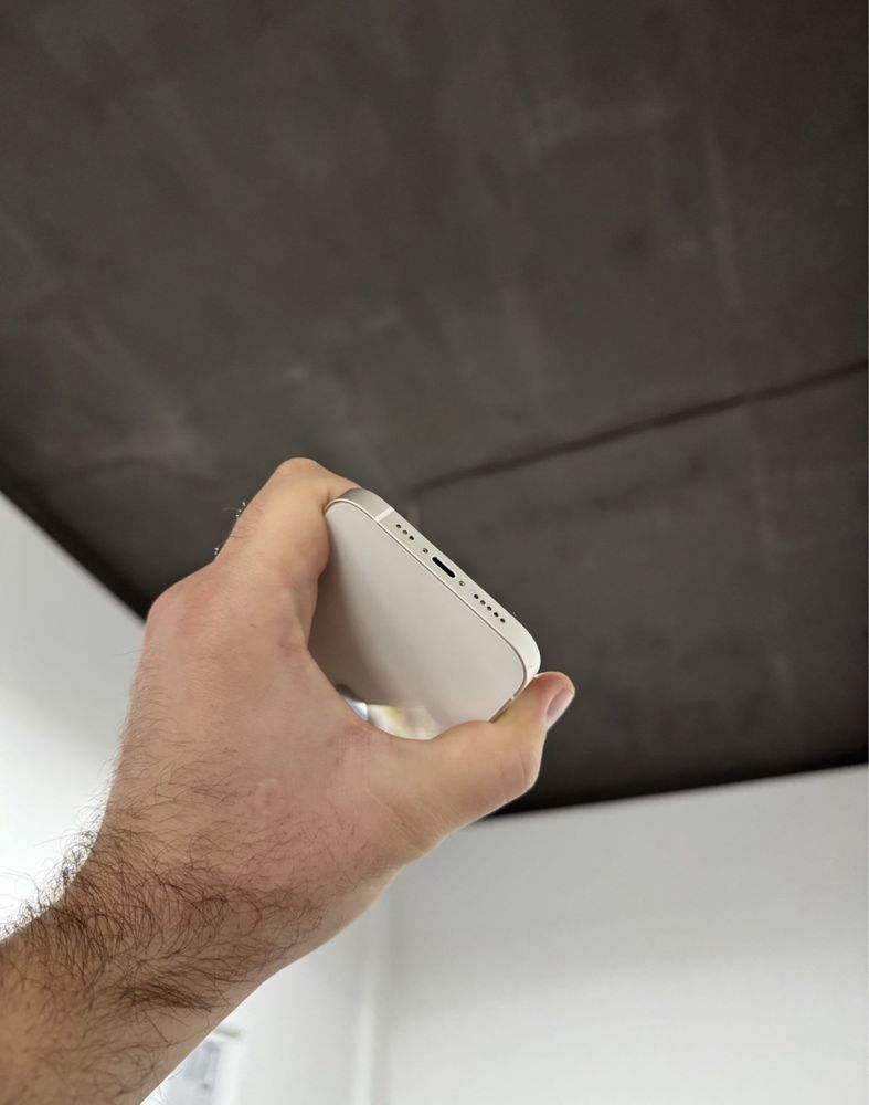 Iphone 13 білого кольору