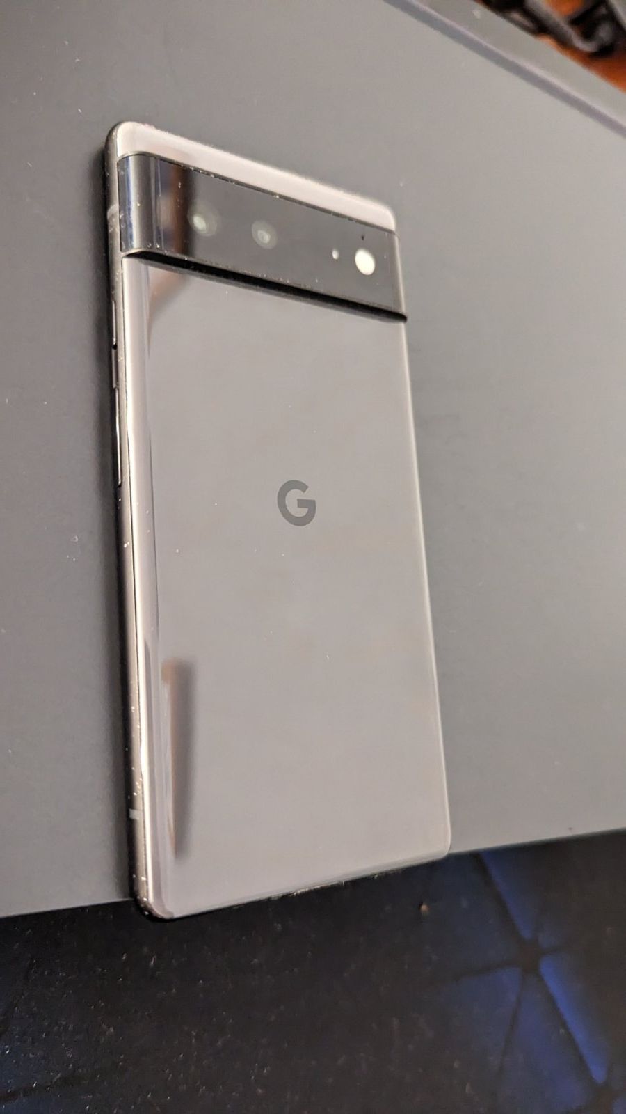 Продам на запчастини смартфон Google Pixel 6