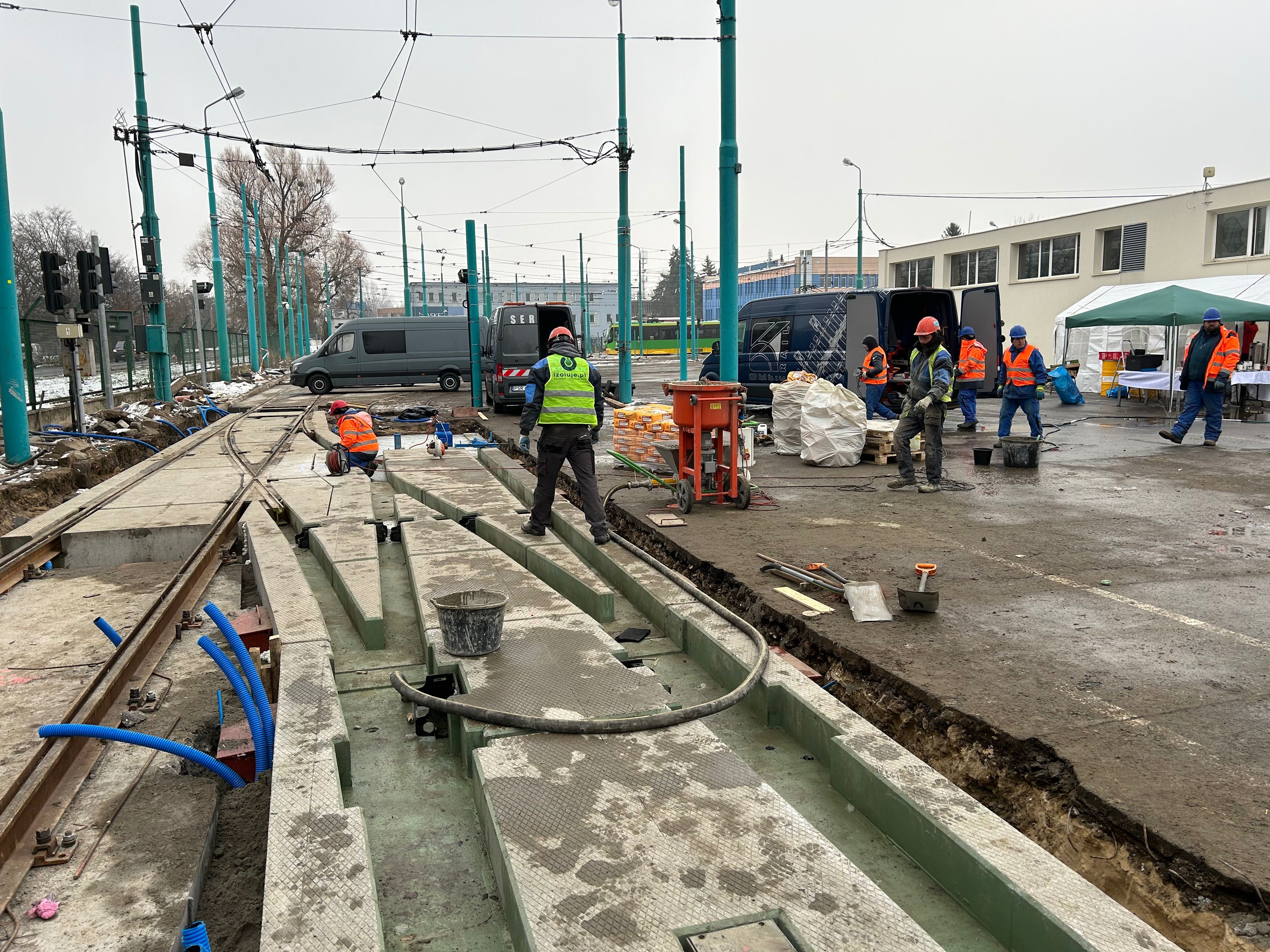 Stabilizacja płyt poziomowanie płyt betonowych stabilizacja posadzek