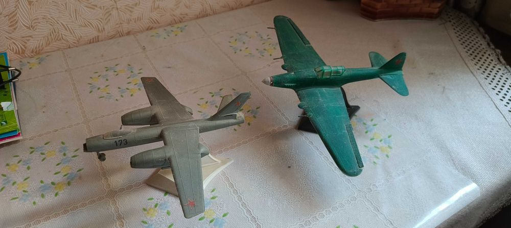 ІЛ-28 - Plasticart 1/100 и Ил-2.