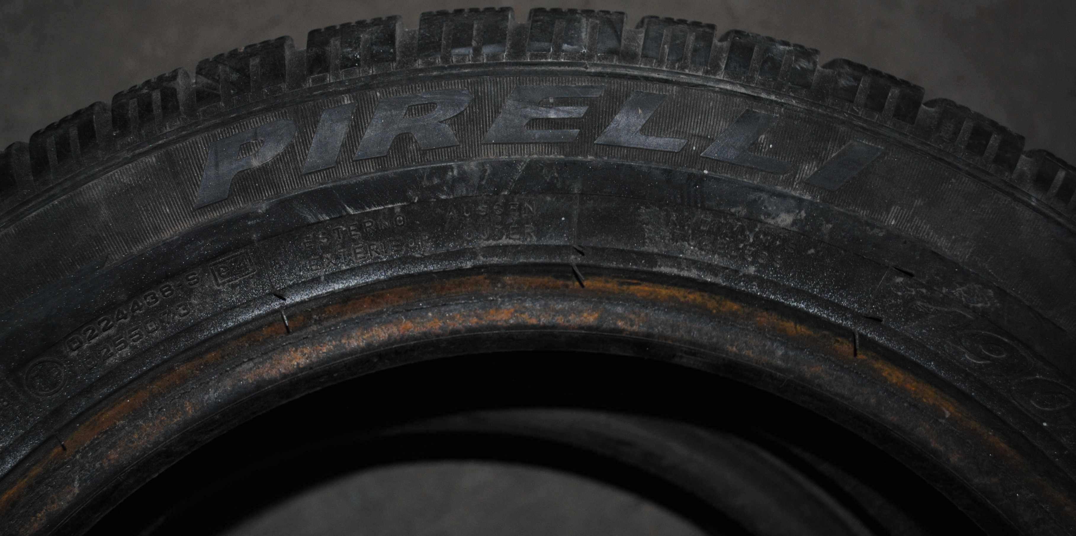 2 шини Pirelli Snowsport 205/55/R16 3,5 мм 2007 р без латок і порізів.