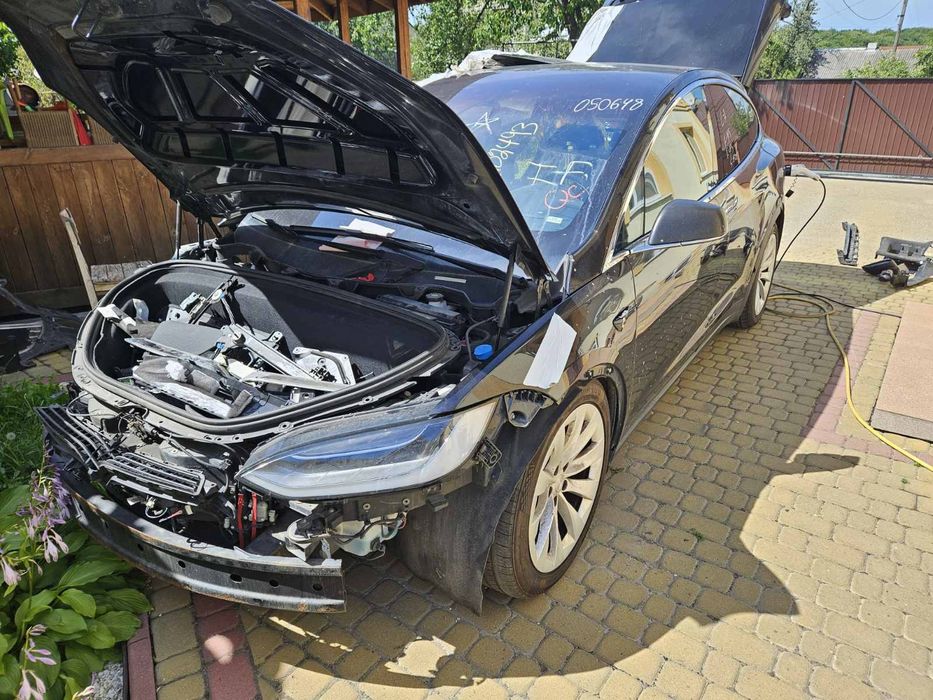 Разбор Tesla Model X 2017/Запчасти Tesla