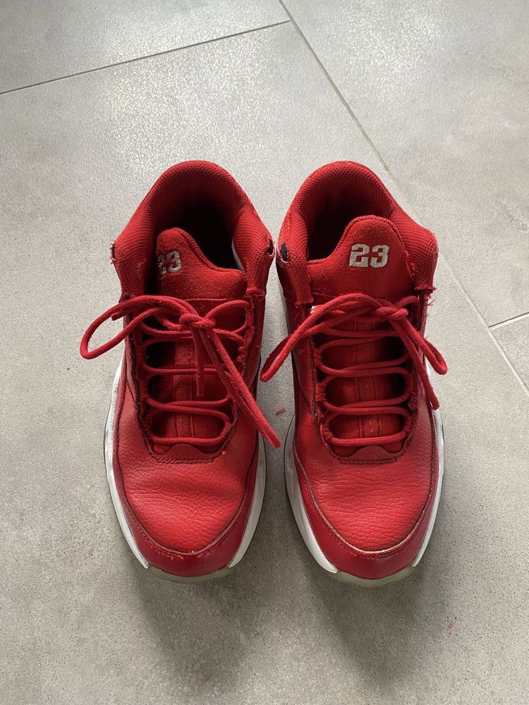 Nike Jordan Aura 3