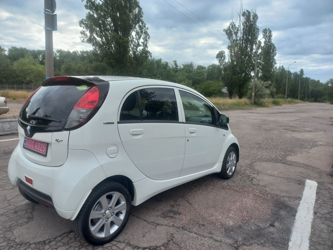 Електромобіль PEUGEOT