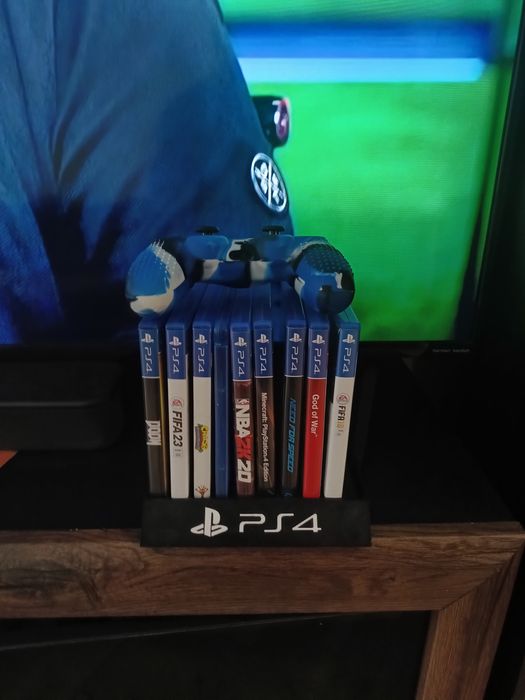 PS 4 z wieloma grami
