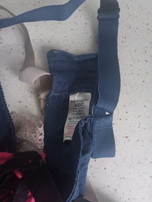 Zestaw bielizny staniki rajstopy i majtki