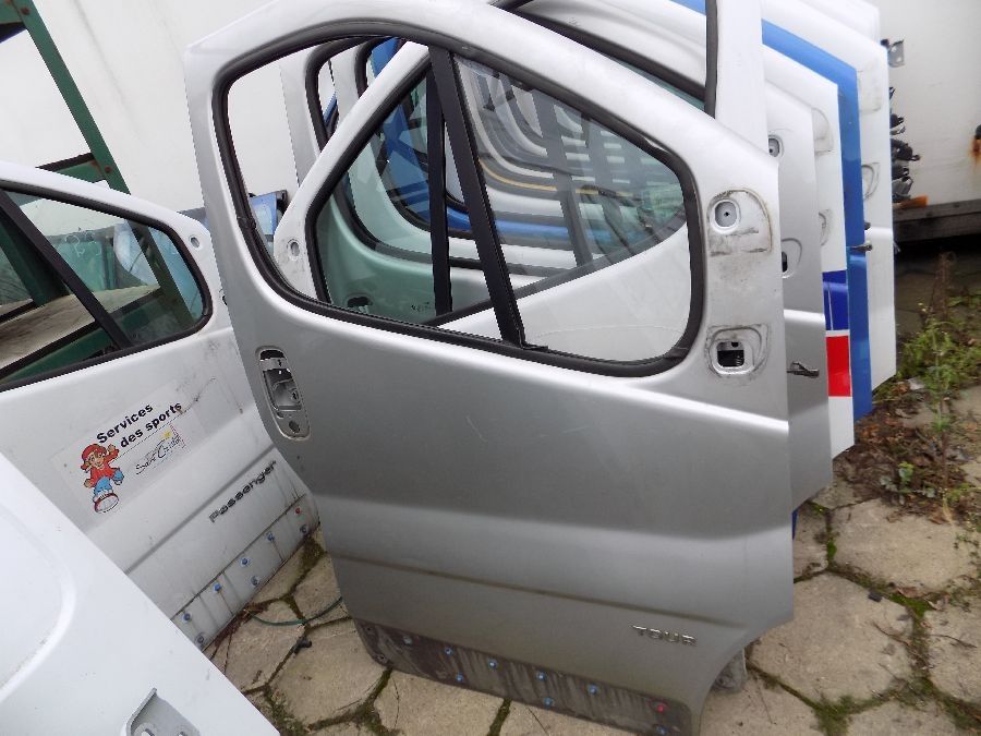Дверь передняя задняя на Renault Trafic Opel Vivaro двері двери Виваро
