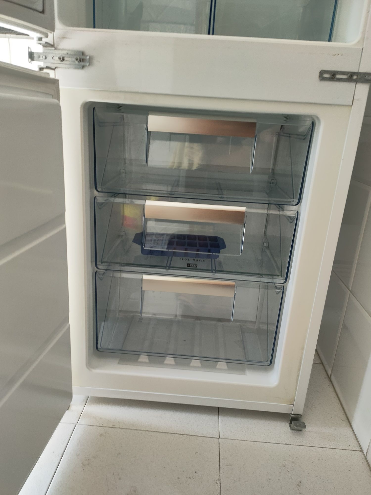Frigorífico de encastre AEG