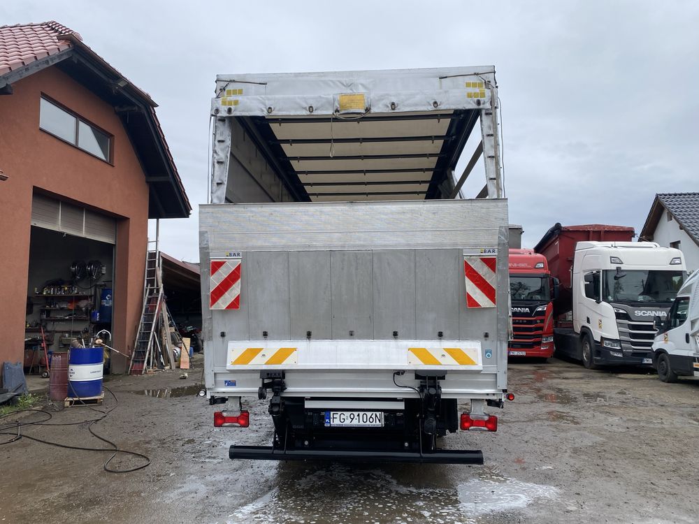 Zabudowa jegger plandeka z windą iveco daily