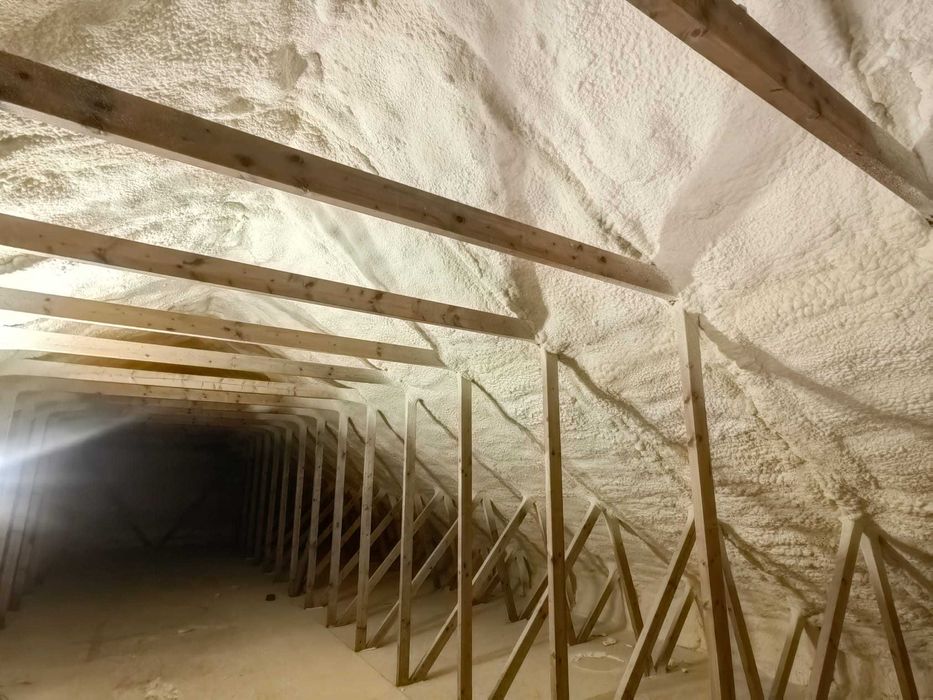 Ocieplenie pianą PUR Izolacje natryskowe DARMOWA WYCENA / Wolny termin